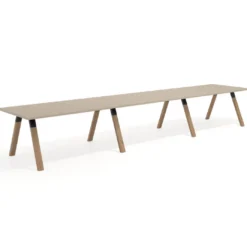 Mesa de oficina progresiva UvePro triple, fondo 100cm, estructura negra, patas de madera