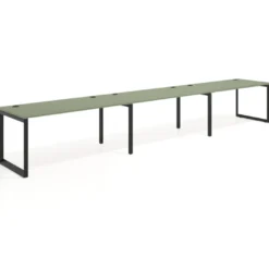 Mesa de oficina progresiva Delta triple, fondo 80cm, estructura negra