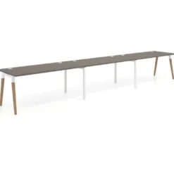 Mesa de oficina en continuidad Arki triple, patas de madera, fondo 80cm