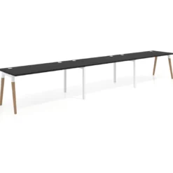 Mesa de oficina en continuidad Arki triple, patas de madera, fondo 80cm
