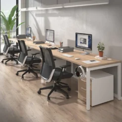 Mesa de oficina progresiva triple Kube, fondo 80cm, estructura blanca