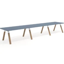 Mesa de oficina progresiva UvePro triple, fondo 100cm, estructura blanca, patas de madera