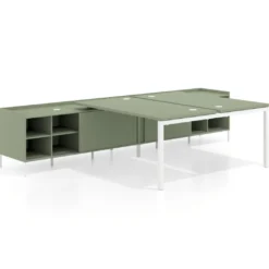 Mesa multipuesto con pedestal estantes Kube, encimera única, estructura blanca