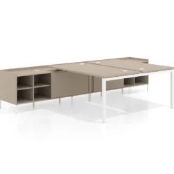 Mesa multipuesto con pedestal estantes Kube, encimera única, estructura blanca