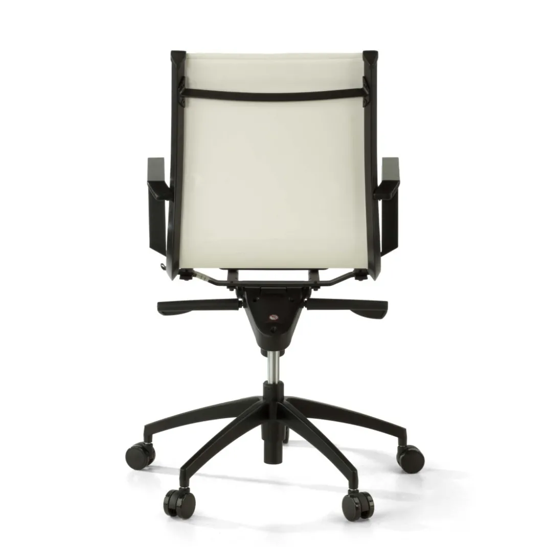 Silla oficina de diseño Croma, respaldo bajo, estructura negra